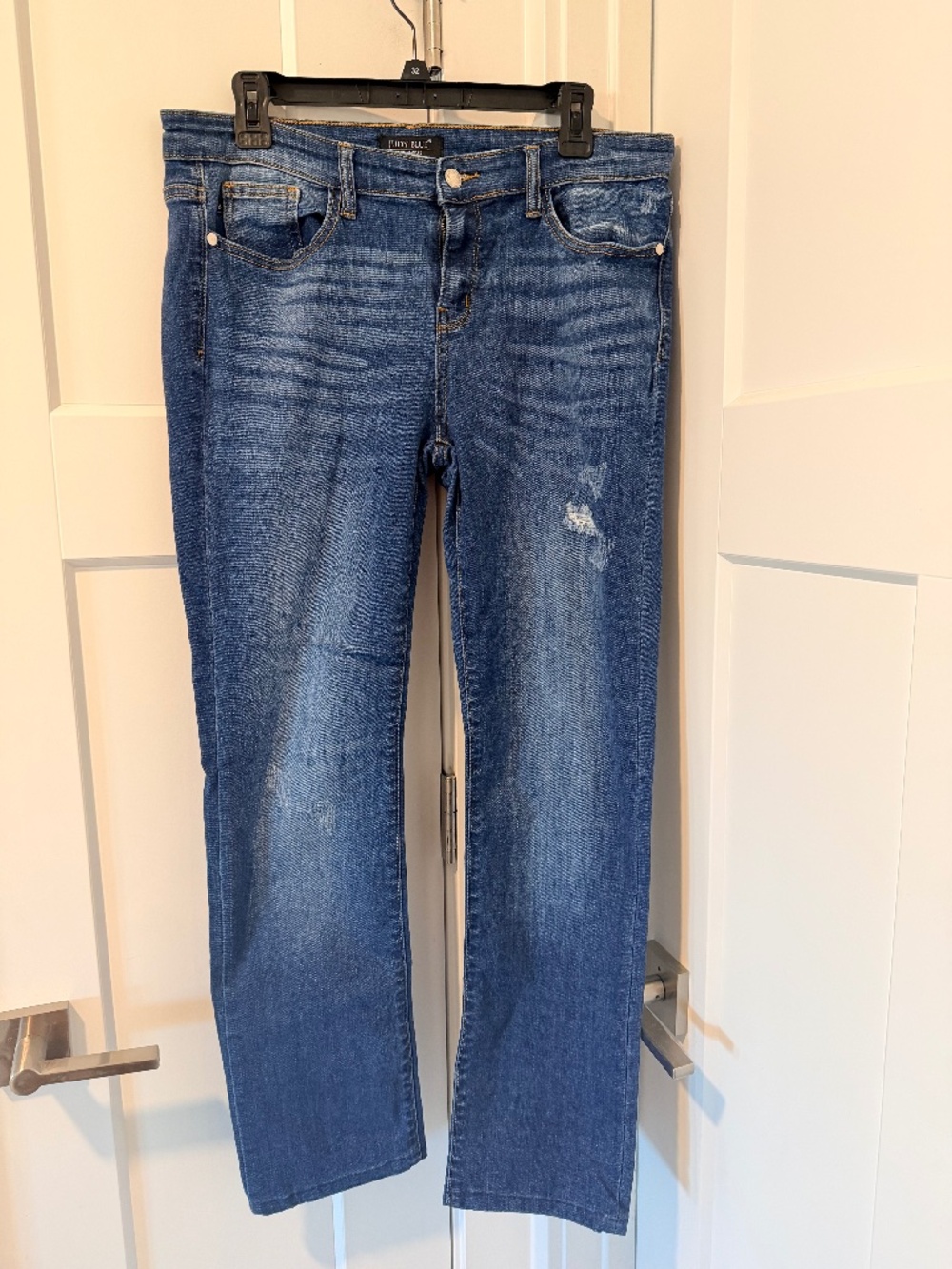 Judy Blue Los Angeles - Women’s Jeans - Straight Fit - Distressed - Size 13/31